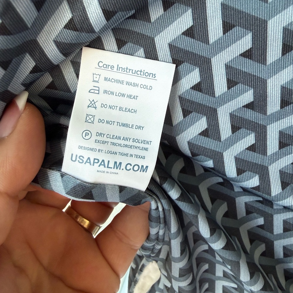 Black And Gray Patterned Pullover - image 4